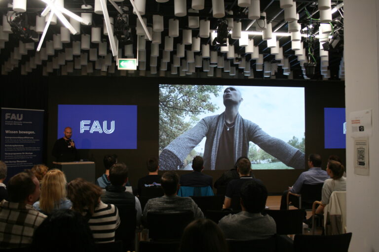 Wissenschaft trifft Bühne: Spannender Science Slam kürt die Sieger